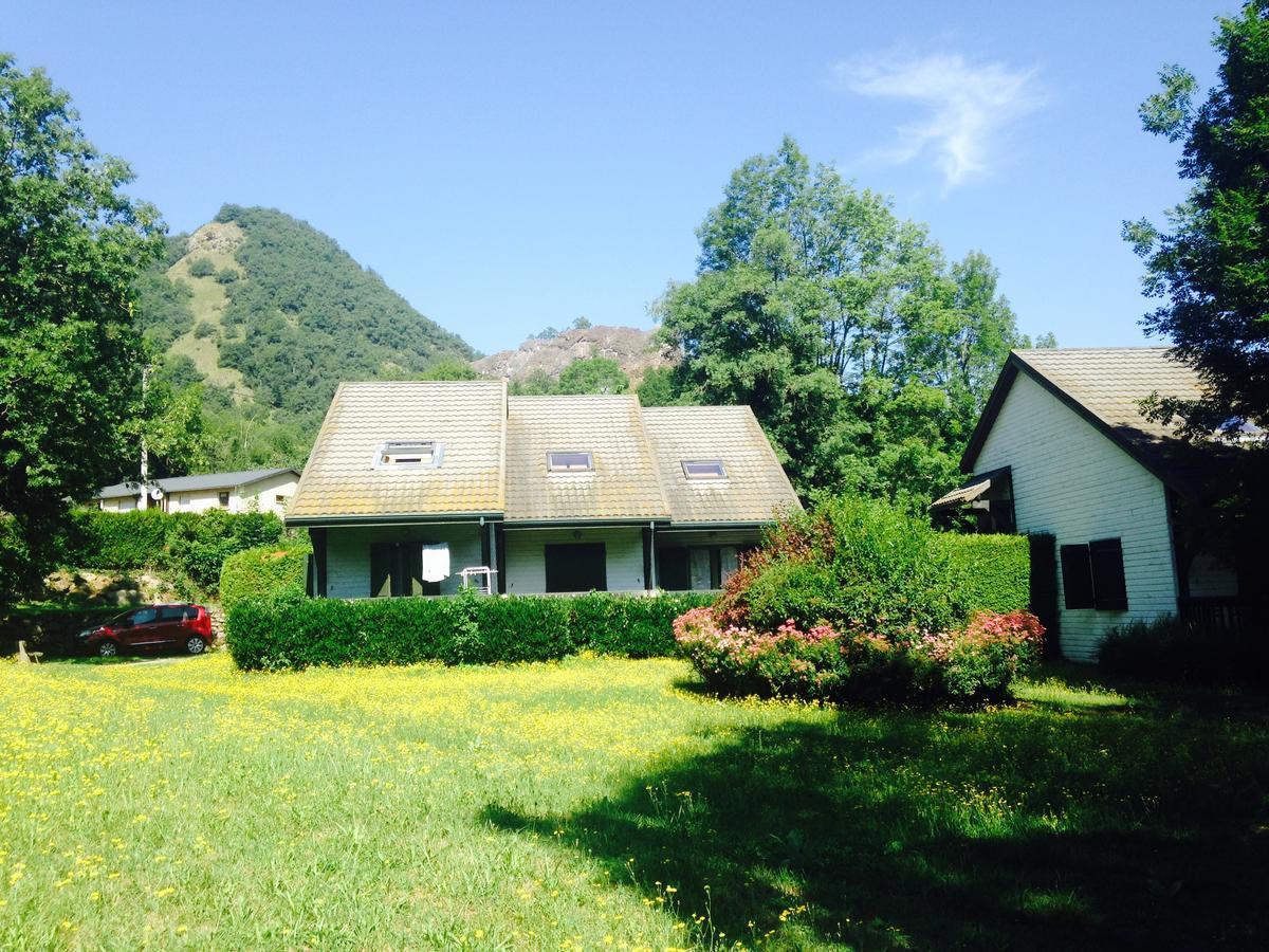 Camping Le Castella Luzenac Exterior photo